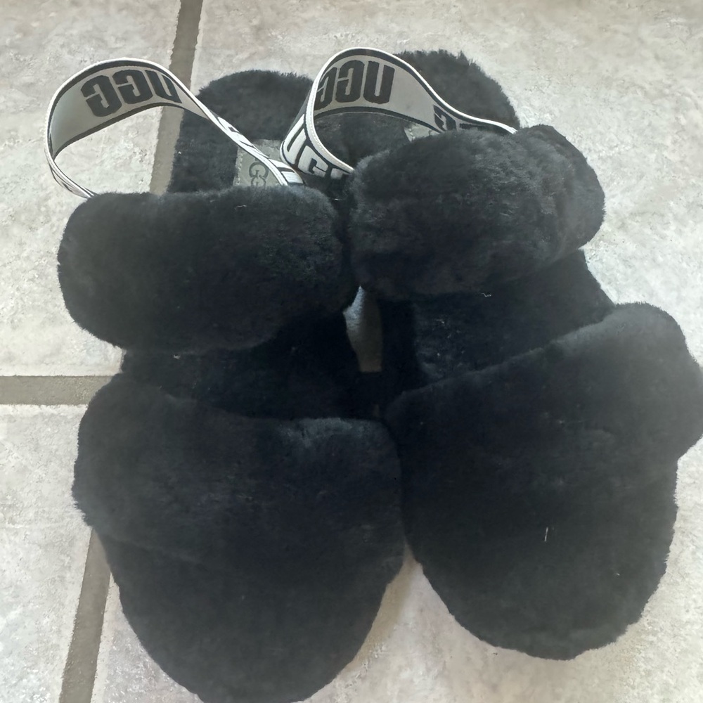 UGG Fluff Yeah Slides in Black - Iconic Plush Comfort - Picture 3 of 6